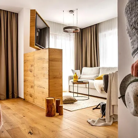Alpin Residenz Dachsteinperle 아파트호텔 4*
