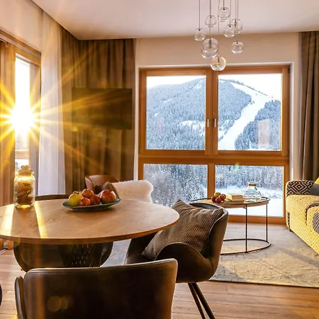 Alpin Residenz Dachsteinperle 公寓式酒店 4*